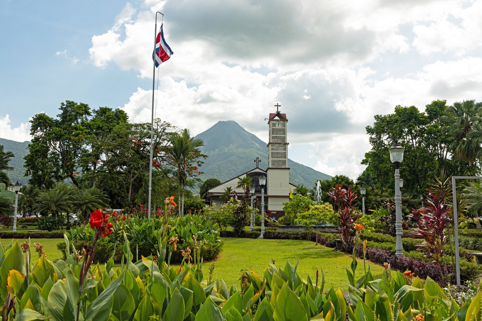 A Guide to Living in La Fortuna: Lifestyle, Cost of Living, and What to Expect in 2026